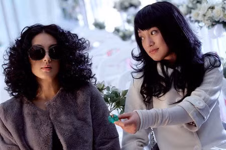 Một nàng Trương Vũ Khởi tóc xoăn cá tính và một nàng Châu Tấn tóc cuốn gợi cảm.