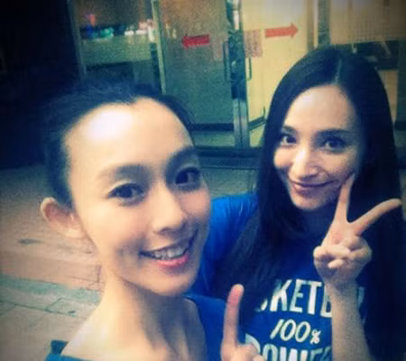 Hai người đẹp xứ Đài Phạm Vỹ Kỳ và Ngôi Bội Từ.