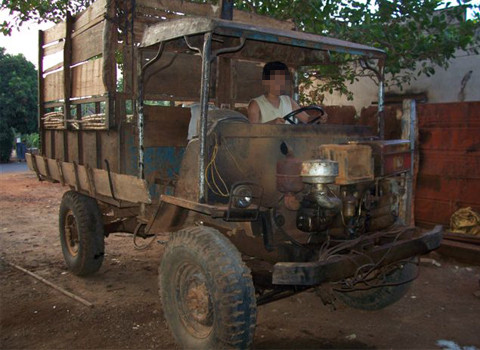 Xe công nông quá cũ kỹ. Ảnh: Nguyen Van Tai Xe công nông quá cũ kỹ. Ảnh: Nguyen Van Tai