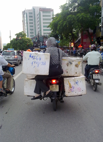 Chụp tại ngã tư Giảng Võ - Đê La Thành, Hà Nội. Ảnh: Linh Phan Chụp tại ngã tư Giảng Võ - Đê La Thành, Hà Nội. Ảnh: Linh Phan