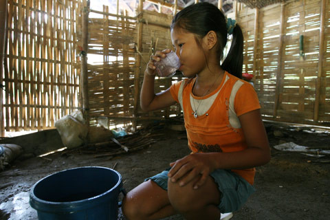 Nước uống cũng là nước giếng, không cần đun sôi. Nước uống cũng là nước giếng, không cần đun sôi.