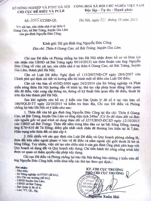 Thông báo của Chi cục Đê điều và Phòng chống lụt bão Hà Nội về việc cải tạo, sữa chữa nhà ở của ông Phạm Công Ngọc (Ảnh Minh Chí)