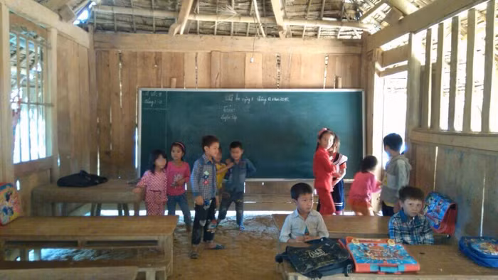 Nhiều học sinh ở vùng cao Thanh Hóa còn khó khăn. Ảnh: Lê Anh Nhiều học sinh ở vùng cao Thanh Hóa còn khó khăn. Ảnh: Lê Anh