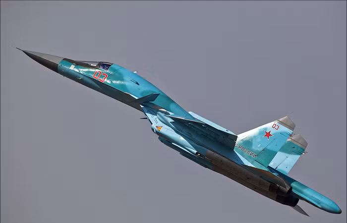 Cách đây hơn 2 năm, hai chiếc máy bay ném bom Su-34 của Nga đã thực hiện thời gian bay liên tiếp trong 7 giờ 30 và vượt qua quãng đường dài 8000 km, đây là một kỷ lục lịch sử về thời gian cũng như quãng đường thực hiện nhiệm vụ của một chiếc máy bay ném bom.