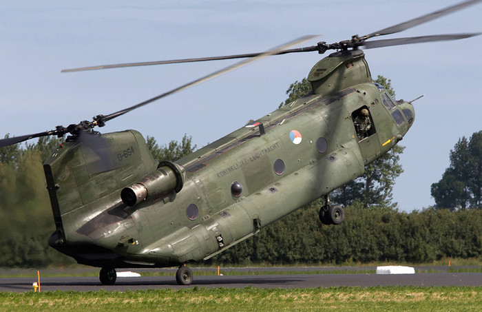 Trực thăng vận tải quân sự CH-47 Chinook là một trong những thiết kế máy bay lâu đời nhất trong kho tàng vũ khí của quân đội Hoa Kỳ. Nước này đã trang bị cho quân đội loại máy bay hai cánh quạt này lần đầu tiên vào năm 1962 trong chiến tranh ở Việt Nam.