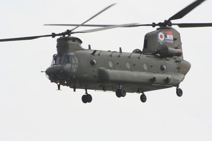 Kể từ ngày bàn giao chiếc Chinook đầu tiên cho quân đội Mỹ vào ngày 16 tháng 8 năm 1962 cho đến nay, Boeing đã sản xuất gần 1200 chiếc trực thăng loại này cho 18 quốc gia khác nhau trên thế giới.(trong hình là trực thăng Chinook trong biên chế của quân đội Anh)