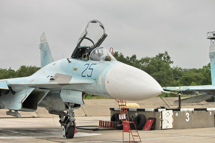 Su-27SM là biến thể nâng cấp hiện đại của Su-27S, hiện tại chỉ phục vụ trong Không quân Nga. Su-27SM là biến thể nâng cấp hiện đại của Su-27S, hiện tại chỉ phục vụ trong Không quân Nga.