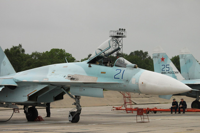Máy bay Su-27SM của Phi đội Tiêm kích số 4 tại căn cứ Không quân 6983 Máy bay Su-27SM của Phi đội Tiêm kích số 4 tại căn cứ Không quân 6983