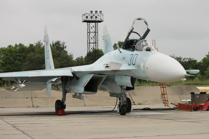 Su-27S được trang bị radar N001 nâng cấp, giống như radar trang bị cho một số biến thể xuất khẩu của Su-30MK. Su-27S được trang bị radar N001 nâng cấp, giống như radar trang bị cho một số biến thể xuất khẩu của Su-30MK.