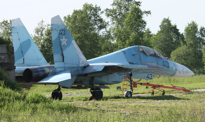 Một chiếc têm kích Su-27SM số hiệu 43 tại căn cứ Không quân 6983. Một chiếc têm kích Su-27SM số hiệu 43 tại căn cứ Không quân 6983.