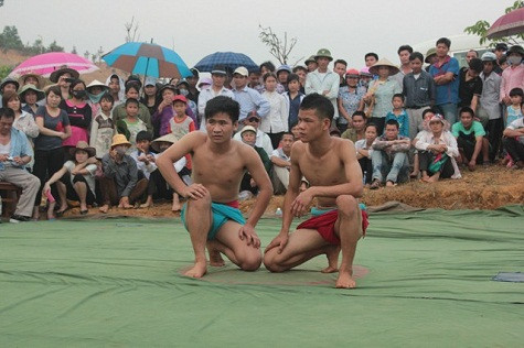 Màn chào hỏi của các võ sĩ trước trận đấu