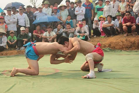 Người chiesn thắng là người vật đối thủ nằm xuống. Nếu trong vòng 5 giây đối thủ không thể vật lên được thì sẽ dành chiến thắng.