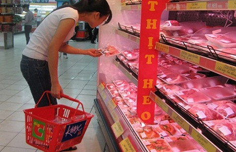 Người dân Hà Nội đang hoang mang về thông tin thịt lợn nhiễm chất cấm Người dân Hà Nội đang hoang mang về thông tin thịt lợn nhiễm chất cấm