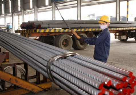 Thép xây dựng được sản xuất tại Công ty thép Việt Đức thuộc Khu công nghiệp Bình Xuyên (Vĩnh Phúc). Ảnh: Trần Việt - TTXVN