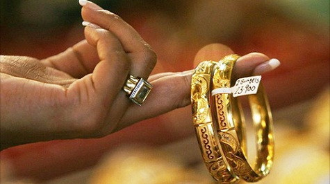 Nhu cầu vàng vật chất tại châu Á đang yếu cũng là nguyên nhân kéo giá vàng thế giới giảm phiên thứ bảy liên tiếp - Ảnh minh họa: Reuters Nhu cầu vàng vật chất tại châu Á đang yếu cũng là nguyên nhân kéo giá vàng thế giới giảm phiên thứ bảy liên tiếp - Ảnh minh họa: Reuters