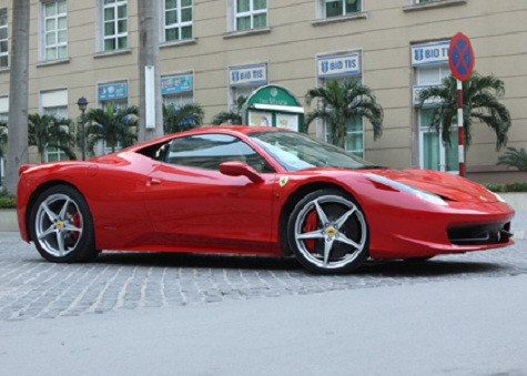 Việc các đại gia Việt đua nhau đưa siêu xe và xe siêu sang về nước khiến không ít thương hiệu xe cao cấp nhắm tới thị trường này. Ảnh Bobi