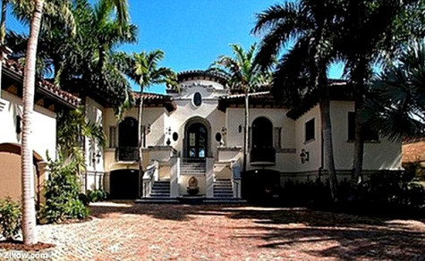 Ricky Martin rất yêu thích biệt thự nằm trên bãi biển Miami này. Nhưng giờ anh đã chuyển tới sống ở New York cùng người tình đồng giới và hai con trai song sinh Ricky Martin rất yêu thích biệt thự nằm trên bãi biển Miami này. Nhưng giờ anh đã chuyển tới sống ở New York cùng người tình đồng giới và hai con trai song sinh