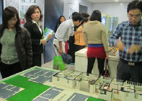 Lãi suất hạ, nhà đầu tư thay vì giữ tiền, sẽ đầu tư nhà đất? (Ảnh: Vnmedia) Lãi suất hạ, nhà đầu tư thay vì giữ tiền, sẽ đầu tư nhà đất? (Ảnh: Vnmedia)