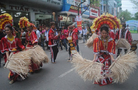 Các chương trình nghệ thuật đường phố tại Festival Huế 2012 được khán giả đánh giá cao nhất. Các chương trình nghệ thuật đường phố tại Festival Huế 2012 được khán giả đánh giá cao nhất.