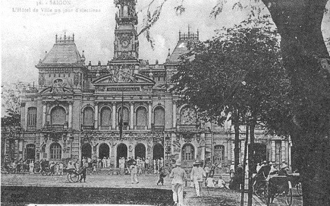 Năm 1858 khi Pháp nổ súng xâm lược Sài Gòn, chợ Bến Thành bị thiêu rụi không còn một vết tích nào. Năm 1860, người Pháp đã cho xây dựng lại chợ Bến Thành mới. Năm 1858 khi Pháp nổ súng xâm lược Sài Gòn, chợ Bến Thành bị thiêu rụi không còn một vết tích nào. Năm 1860, người Pháp đã cho xây dựng lại chợ Bến Thành mới.