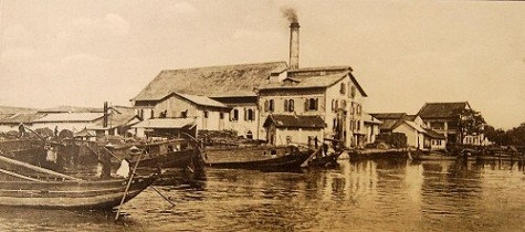 Một nhà máy trong chợ Lớn Một nhà máy trong chợ Lớn