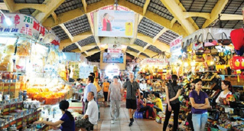 Cảnh sinh hoạt trong chợ Bến Thành Địa chỉ: Cửa Nam (nằm giữa các đường Phan Bội Châu - Phan Chu Trinh - Lê Thánh Tôn - Công trường Quách Thị Trang) - Phường Bến Thành - Quận 1. Cảnh sinh hoạt trong chợ Bến Thành Địa chỉ: Cửa Nam (nằm giữa các đường Phan Bội Châu - Phan Chu Trinh - Lê Thánh Tôn - Công trường Quách Thị Trang) - Phường Bến Thành - Quận 1.