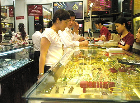 Vàng giảm sâu dưới 43 triệu đồng/lượng (Ảnh: Vnmedia)