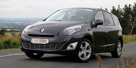 Renault Grand Scenic 1.6 Dynamique Một chiếc Renault Grand Scenic mới hiện có giá 15.915 bảng nhưng một chiếc xế cũ phiên bản năm 2008 chỉ còn 6.902 bảng - giảm 57% giá trị. Renault Grand Scenic 1.6 Dynamique Một chiếc Renault Grand Scenic mới hiện có giá 15.915 bảng nhưng một chiếc xế cũ phiên bản năm 2008 chỉ còn 6.902 bảng - giảm 57% giá trị.