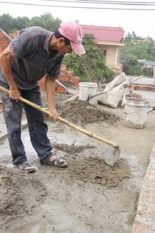 Xi măng Bỉm Sơn tại Quảng Trị bị tố là dỏm (ảnh chụp tại nhà bà Yến- Đông Hà, Quảng Trị) Xi măng Bỉm Sơn tại Quảng Trị bị tố là dỏm (ảnh chụp tại nhà bà Yến- Đông Hà, Quảng Trị)