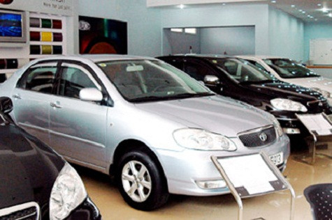 Nhiều người rao bán ôtô riêng khiến thị trường xe cũ thừa cung thiếu cầu. Ảnh: Hoàng Hà