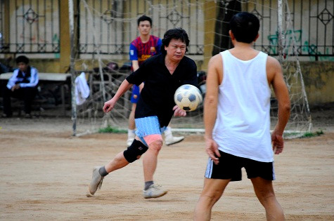 Bóng đá phong trào hấp dẫn mọi lứa tuổi, từ trẻ em cho đến những người đã về hưu
