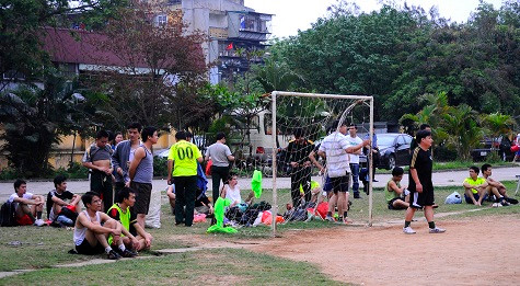 Đội này vừa đá xong đã có đội khác thế chân