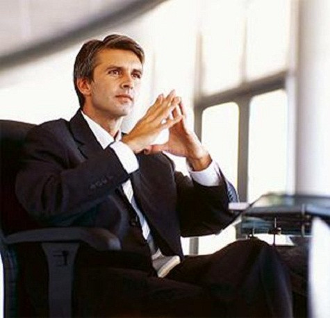 Theo AFL-CIO, thu nhập trung bình của một CEO năm 2011 gấp gần 380 lần so với một nhân viên bình thường. Theo AFL-CIO, thu nhập trung bình của một CEO năm 2011 gấp gần 380 lần so với một nhân viên bình thường.