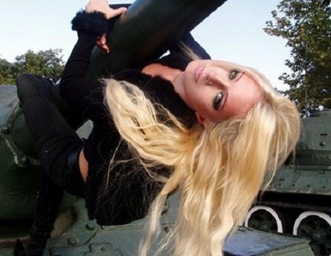 Xem thêm: Mỹ nữ Trời ban: Lê Tư - Mây thua nước tóc, tuyết nhường màu da.