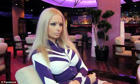 Một câu hỏi lớn cũng được đặt ra, liệu Valeria có thực sự giống búp bê đến vậy hay đó chỉ là sản phẩm của công nghệ Photoshop đỉnh cao