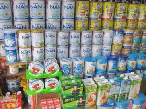 Người tiêu dùng chóng mặt vì giá sữa tăng liên tục từ đầu năm (ẢNh: Dân Trí) Người tiêu dùng chóng mặt vì giá sữa tăng liên tục từ đầu năm (ẢNh: Dân Trí)