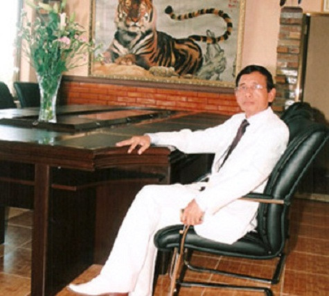 Đại gia Lê Ân. Đại gia Lê Ân.