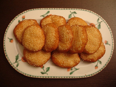 Bột chiên Là món ăn yêu thích của học sinh, bột chiên được làm từ khoai mì, cắt hình vuông, lăn qua trứng, rồi đem chiên giòn. Món này thường được ăn kèm với dưa góp. Địa chỉ ăn bột chiên ngon nhất là ở Sài Gòn. Bột chiên Là món ăn yêu thích của học sinh, bột chiên được làm từ khoai mì, cắt hình vuông, lăn qua trứng, rồi đem chiên giòn. Món này thường được ăn kèm với dưa góp. Địa chỉ ăn bột chiên ngon nhất là ở Sài Gòn.