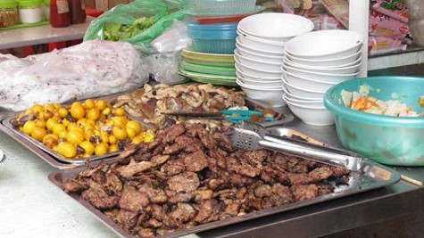 ...trứng bày ra thiếu an toàn vệ sinh. ...trứng bày ra thiếu an toàn vệ sinh.