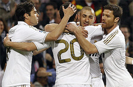 Real tiếp tục duy trì khoảng cách an toàn về điểm số với Barca.