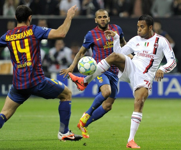 Robinho có cơ hội ghi bàn rõ rệt ở đầu trận, nhưng anh tận dụng không thành công.