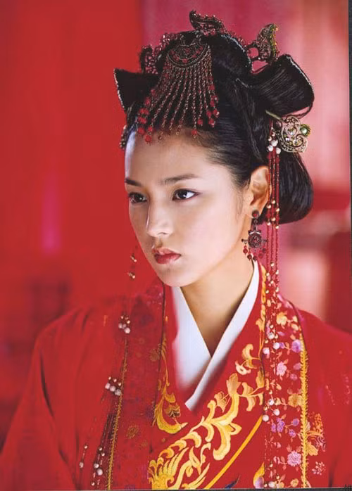 Park Si Yoen trong Phụng Cầu Hoàng