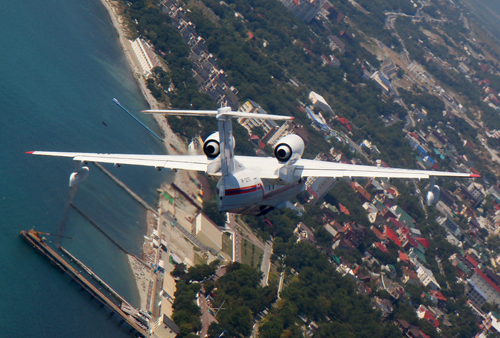 Chuyên viên Andrey Fomin, tổng biên tập tạp chí "Cất cánh", nói: “Cuộc triển lãm “Hydro-avia-salon” ở Gelendzhik là hội chợ duy nhất trên thế giới dành riêng cho thủy phi cơ. Không phải tất cả các quốc gia sản xuất máy bay có đủ khả năng thiết kế chế tạo thủy phi cơ. Vì vậy, chỉ tại hội chợ Gelendzhik giới thiệu các loại máy bay có khả năng cất cánh từ sân bay cũng như từ mặt nước và hạ cánh trên mặt nước”.