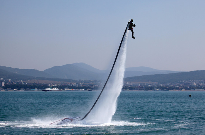 Chuyên viên Andrey Fomin nói: “Theo truyền thống, tại cuộc triển lãm giới thiệu các loại thủy phi cơ do công ty "Beriev" sản xuất. Công ty này là cơ sở thiết kế chính trong lĩnh vực này. Ngoài ra, trong khuôn khổ hoạt động này, khách xem sẽ thấy khá nhiều máy bay và thủy phi cơ hạng nhẹ”.