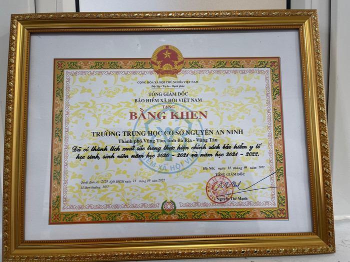 Tổng Giám đốc Bảo hiểm xã hội Việt Nam, tặng Bằng khen cho Trường Trung học cơ sở Nguyễn An Ninh, vì có thành tích xuất sắc trong thực hiện chính sách bảo hiểm y tế học sinh, sinh viên năm học 2020-2021 và 2021-2022. Tổng Giám đốc Bảo hiểm xã hội Việt Nam, tặng Bằng khen cho Trường Trung học cơ sở Nguyễn An Ninh, vì có thành tích xuất sắc trong thực hiện chính sách bảo hiểm y tế học sinh, sinh viên năm học 2020-2021 và 2021-2022.