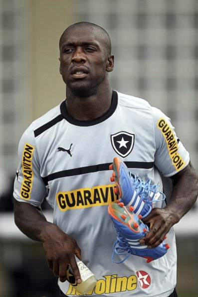 Tiền vệ giữa – Clarence Seedorf (36): Giành chức vô địch Champions League 4 lần với 3 đội khác nhau, chỉ có thể là Seedorf.