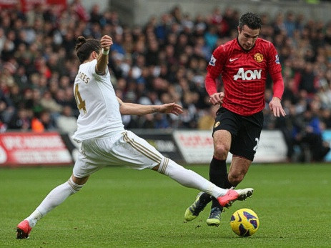 Chico cản phá Robin Van Persie. Swansea cầm hòa Manchester United 1-1 vào cuối tháng 12/2012 vừa qua Chico cản phá Robin Van Persie. Swansea cầm hòa Manchester United 1-1 vào cuối tháng 12/2012 vừa qua