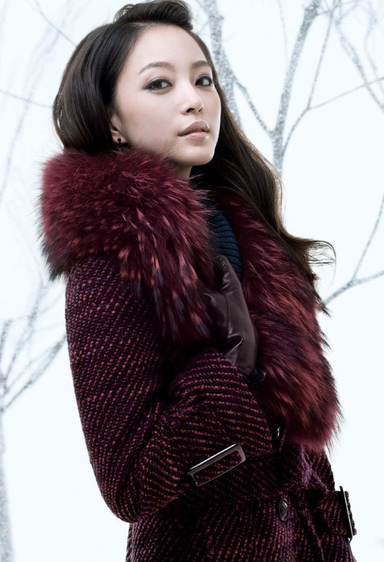 Tuy nhiên, chỉ sau vài ngày vắng mặt tại phim trường và đột ngột rời Hàn Quốc sang Mỹ, Han Ye Seul quyết định trở lại với phim trường bộ phim Spy Myeong Wol và nói lời xin lỗi các đồng nghiệp. Tuy nhiên, chỉ sau vài ngày vắng mặt tại phim trường và đột ngột rời Hàn Quốc sang Mỹ, Han Ye Seul quyết định trở lại với phim trường bộ phim Spy Myeong Wol và nói lời xin lỗi các đồng nghiệp.