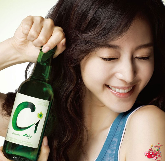 Han Ye Seul bất ngờ tuyên bố bỏ vai khi bộ phim mới thực hiện được khoảng 10 tập đầu vì những mâu thuẫn với nhà sản xuất của bộ phim. Han Ye Seul bất ngờ tuyên bố bỏ vai khi bộ phim mới thực hiện được khoảng 10 tập đầu vì những mâu thuẫn với nhà sản xuất của bộ phim.