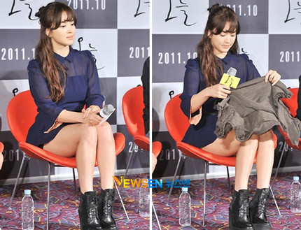 Song Hye Kyo tự tin hơn nhiều sau khi được "bảo vệ" bằng chăn.